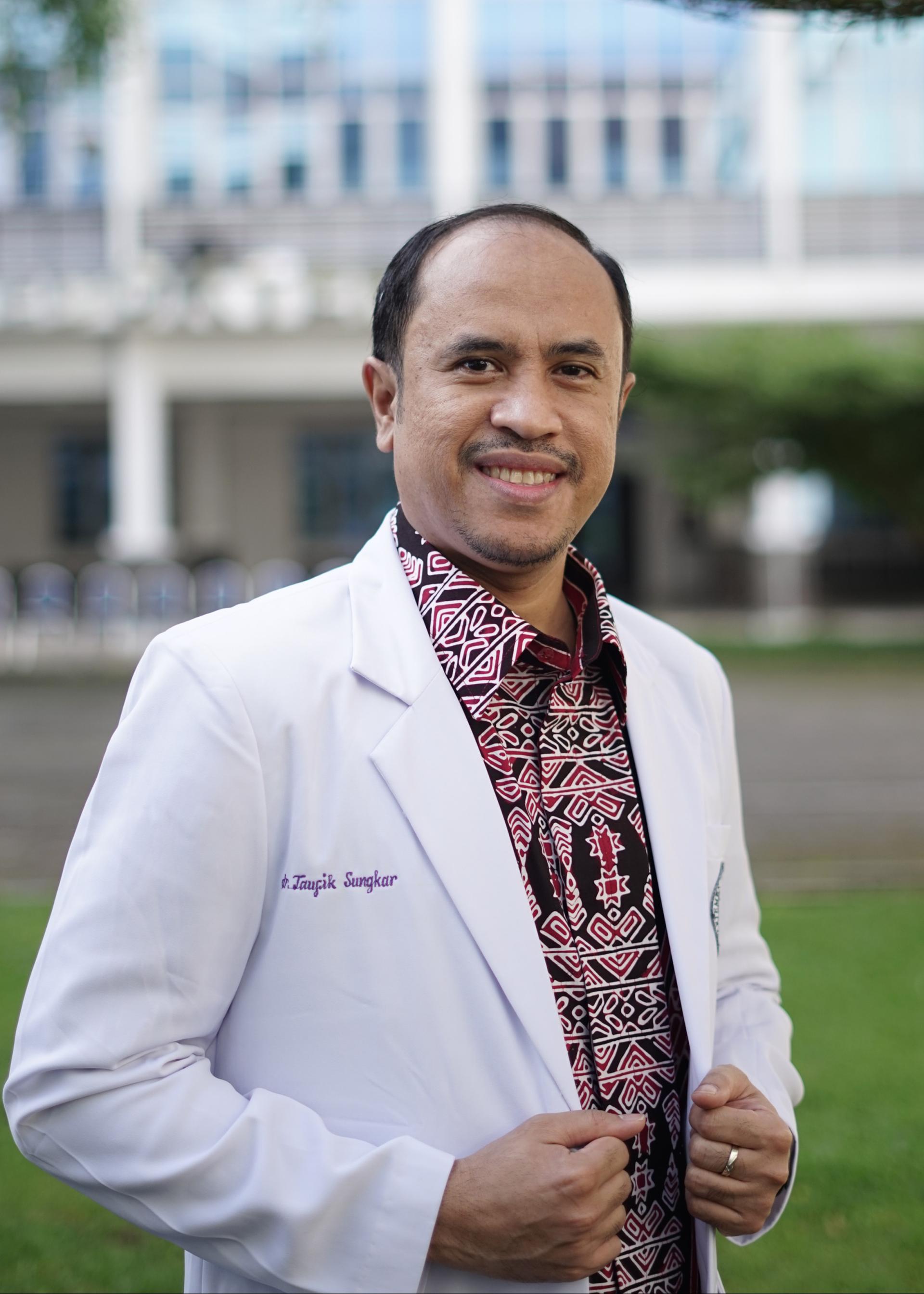 Taufik Sungkar, M.Ked(PD)